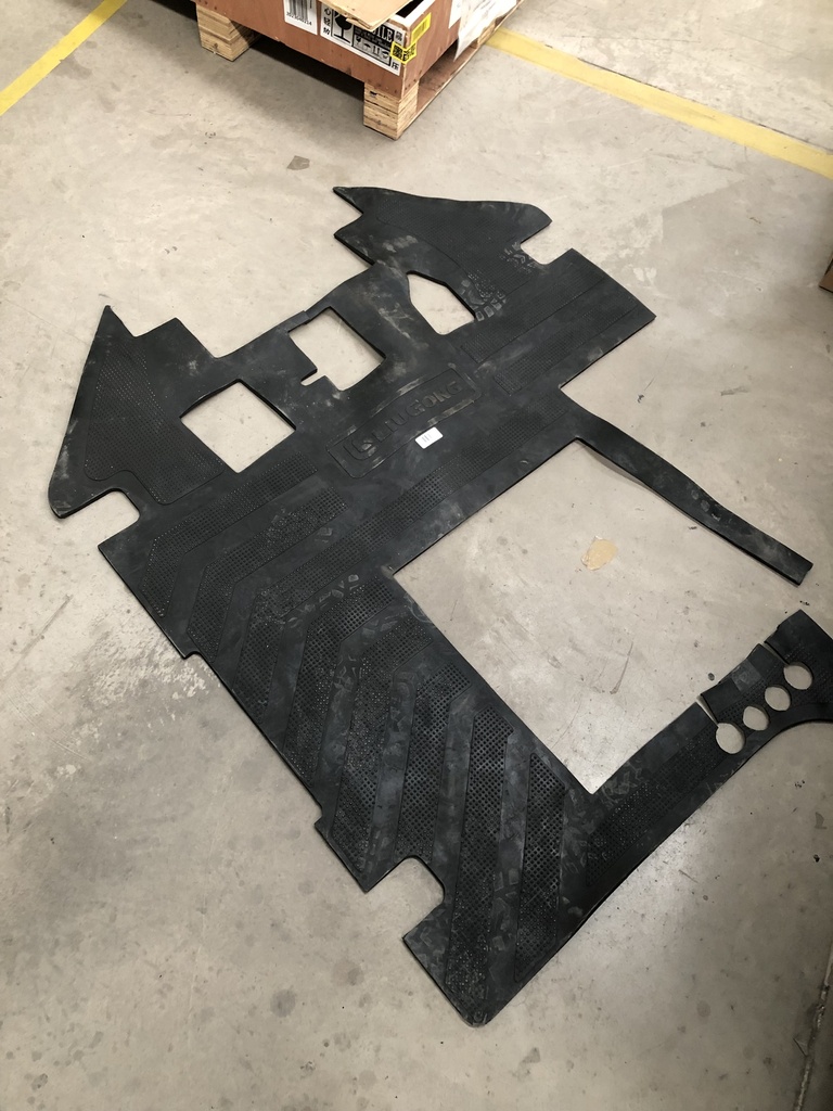 C - NP 260923074735 TAPETE USO PESADO LIUGONG NP 260923074735