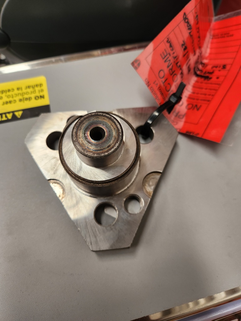 PIEZA MAQUINADA TRIANGULAR