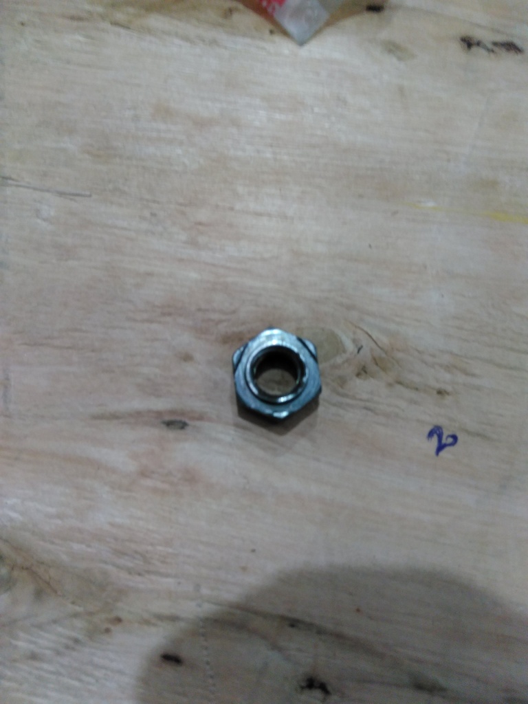 Nut , tuercas