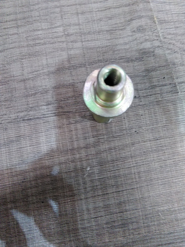 PERNO CON ROSCA HEMBRA