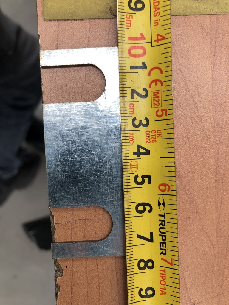 PLACA METALICA CON DOS HUECOS 75 MM LARGO X 35 MM ANCHO NP 220623102900