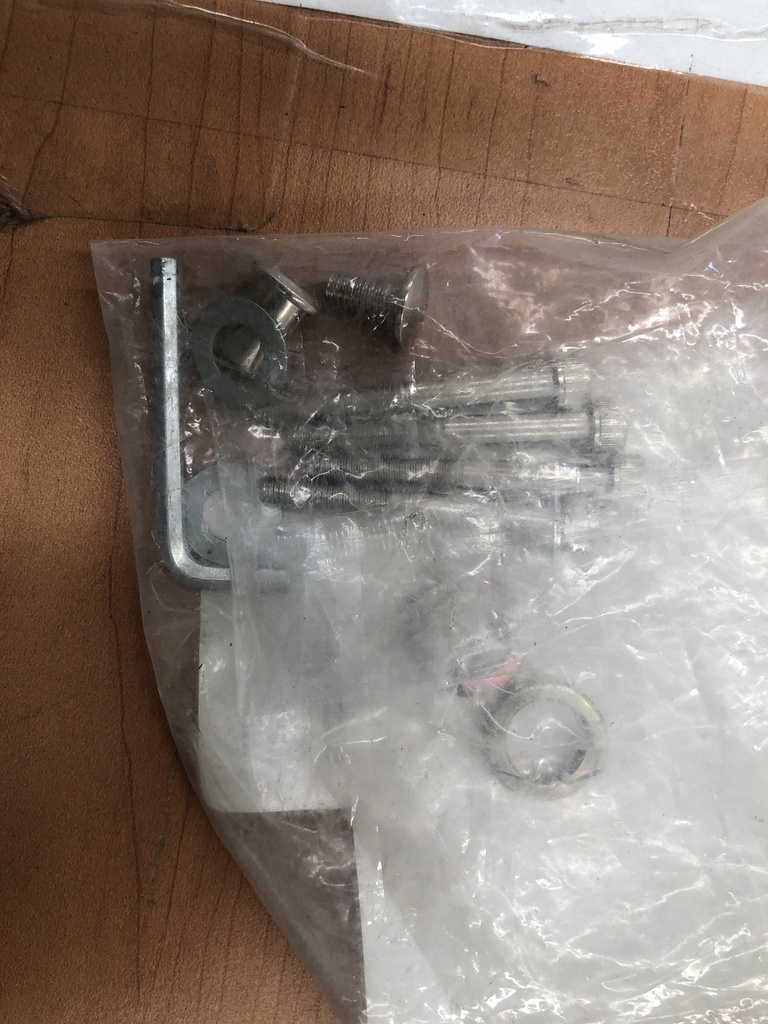 C - KIT DE TORNILLERIA Y LLAVE ALLEN NP 220623114000